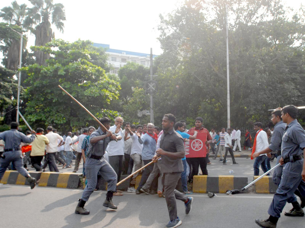 Chalo Tank Bund March Held at Hyderabad Photo Gallery - Sakshi28