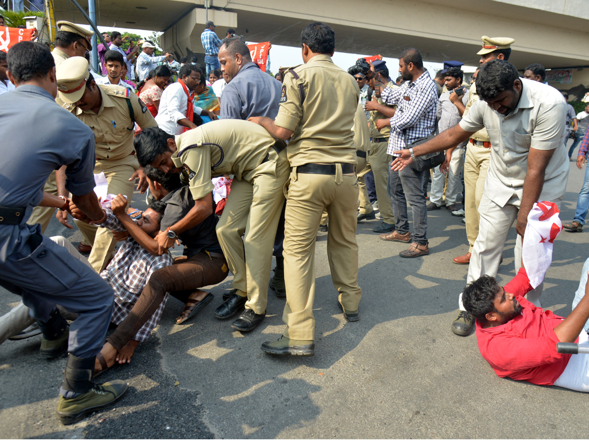 Chalo Tank Bund March Held at Hyderabad Photo Gallery - Sakshi5