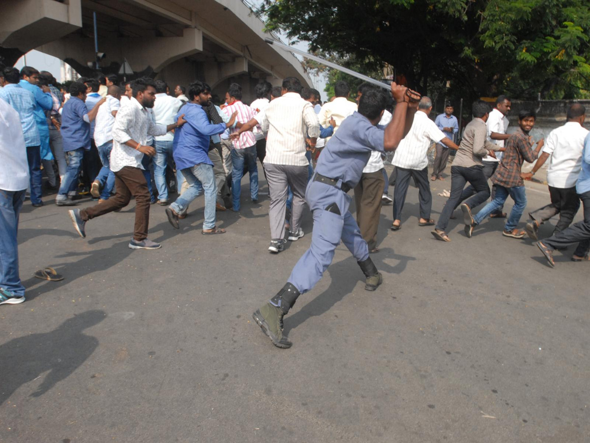 Chalo Tank Bund March Held at Hyderabad Photo Gallery - Sakshi29