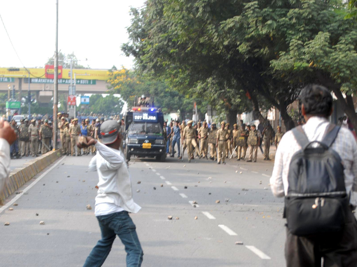 Chalo Tank Bund March Held at Hyderabad Photo Gallery - Sakshi30