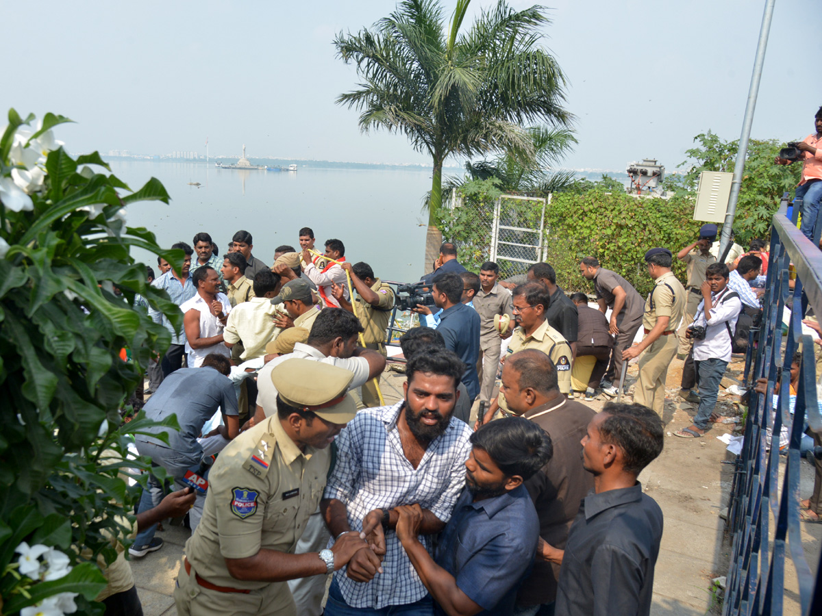 Chalo Tank Bund March Held at Hyderabad Photo Gallery - Sakshi2