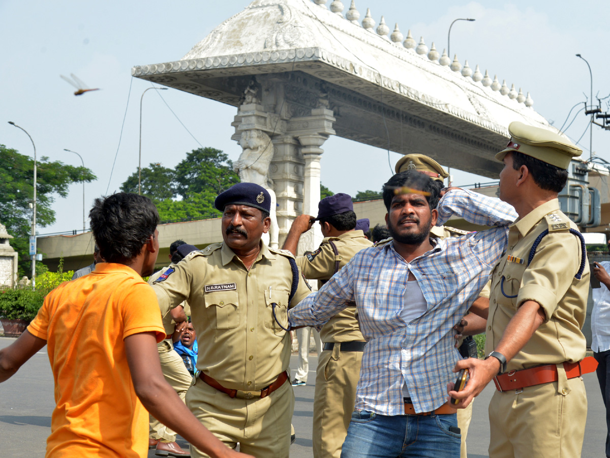 Chalo Tank Bund March Held at Hyderabad Photo Gallery - Sakshi6