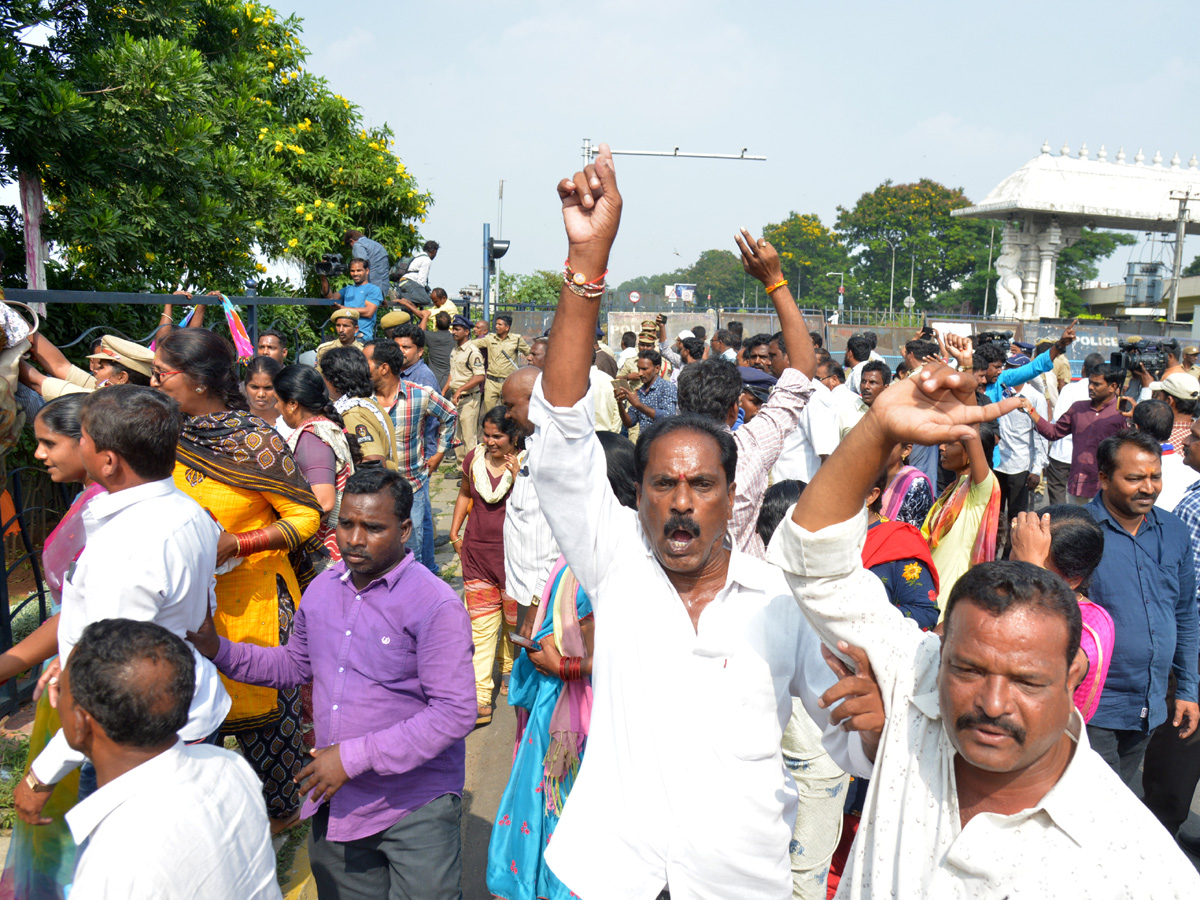 Chalo Tank Bund March Held at Hyderabad Photo Gallery - Sakshi1