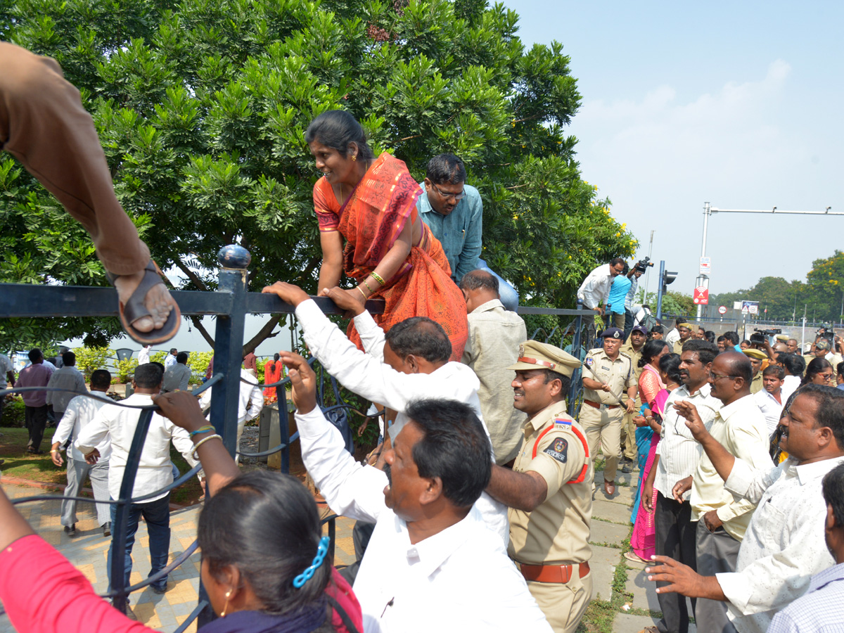 Chalo Tank Bund March Held at Hyderabad Photo Gallery - Sakshi9