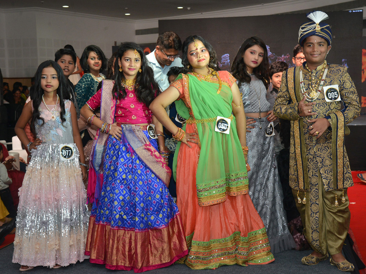 Miss And Mrs Urban India Grand Finale In Shilpakala Vedika Photo Gallery - Sakshi11