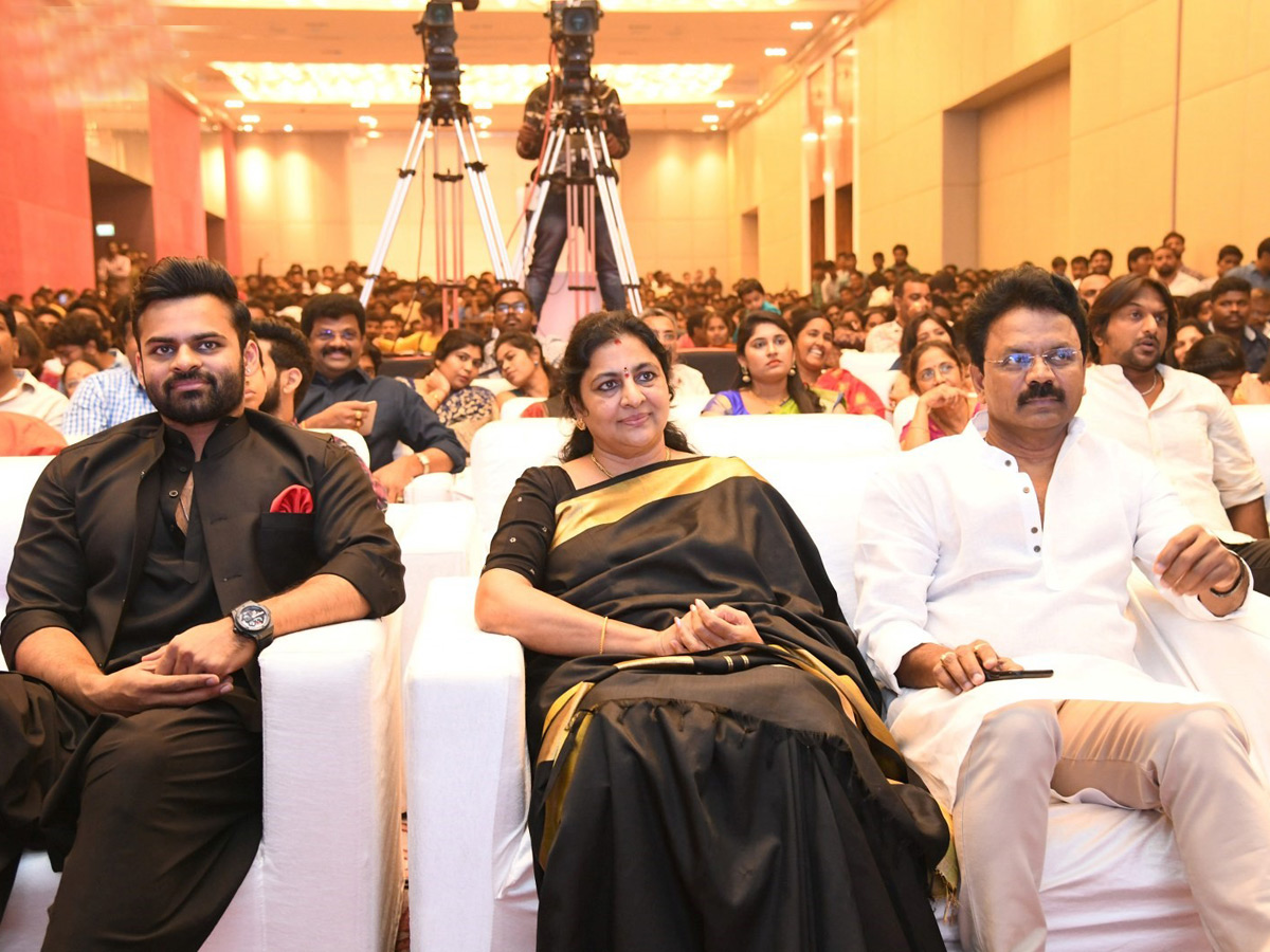 Prati Roju Pandaage Pre Release Function Photo Gallery - Sakshi21