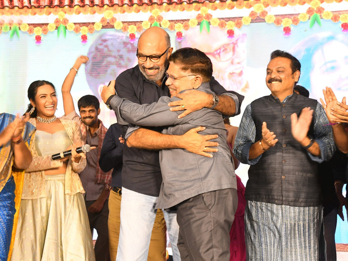 Prati Roju Pandaage Pre Release Function Photo Gallery - Sakshi8