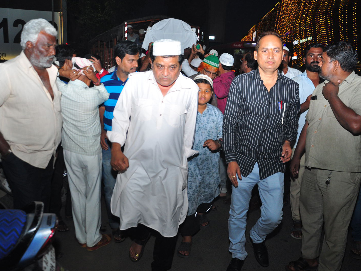 Comedian Ali mother Mohammad Zebeda passes away - Sakshi12