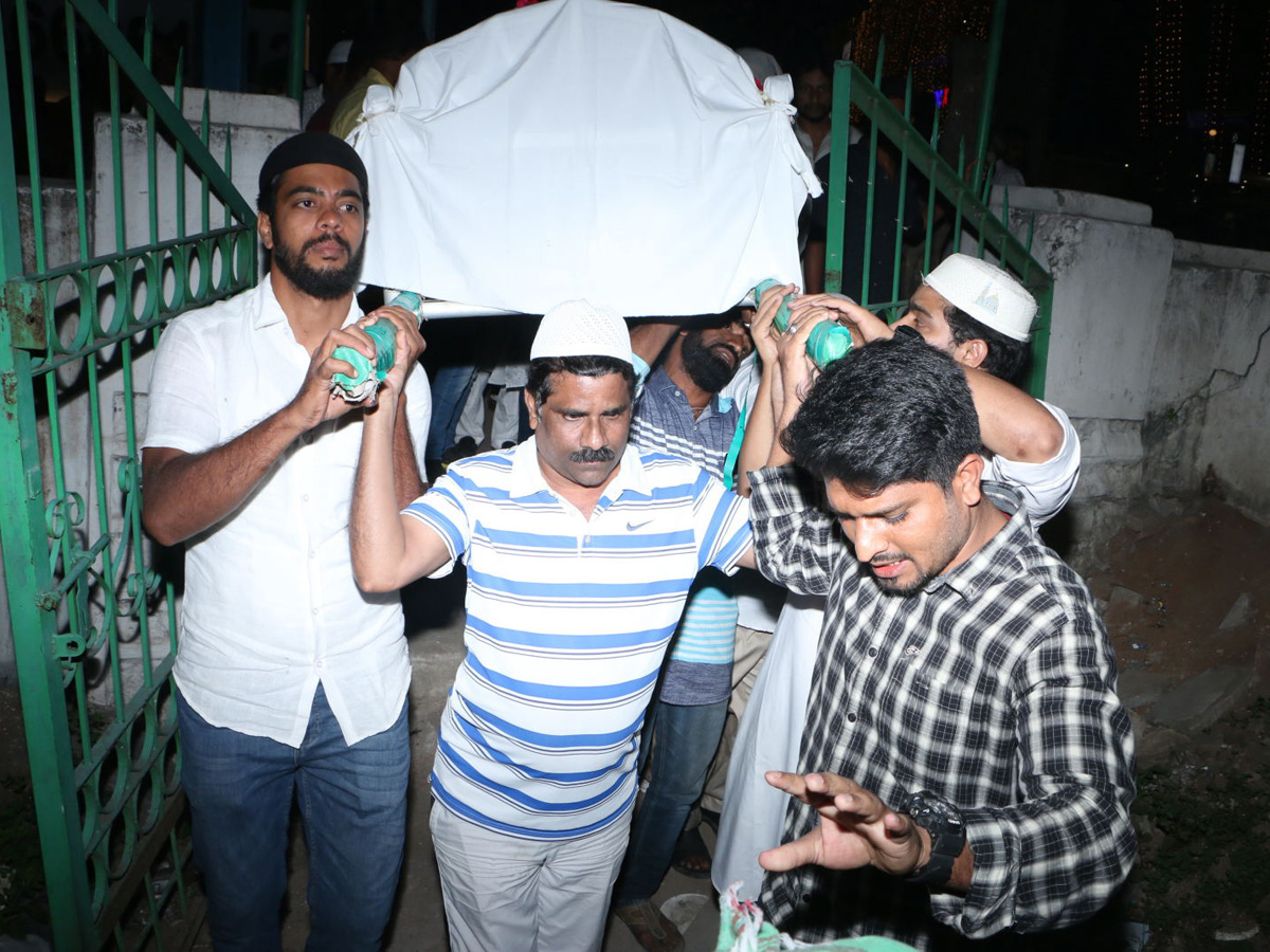 Comedian Ali mother Mohammad Zebeda passes away - Sakshi17