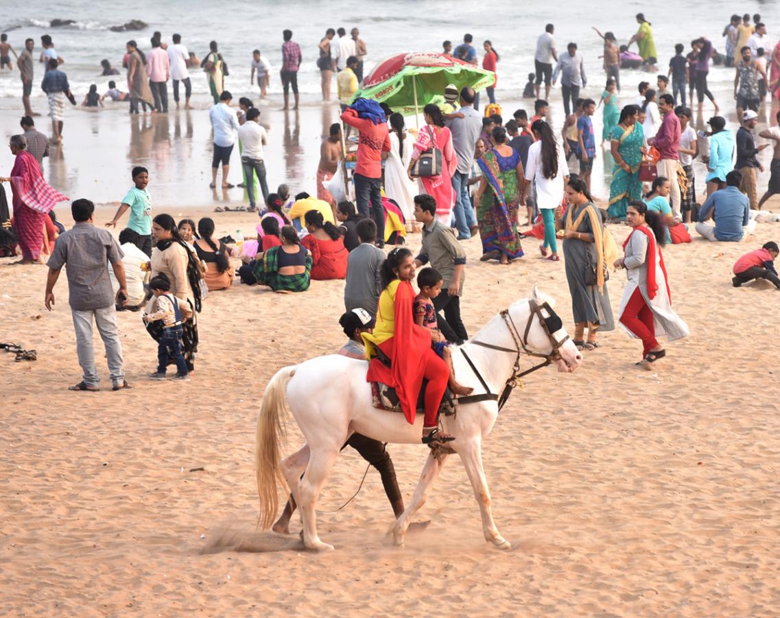 Public Enjoy In Rk Beach At Visakhapatnam - Sakshi14