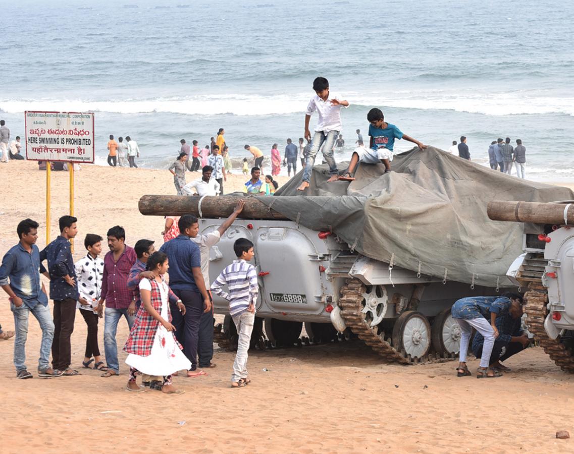 Public Enjoy In Rk Beach At Visakhapatnam - Sakshi3