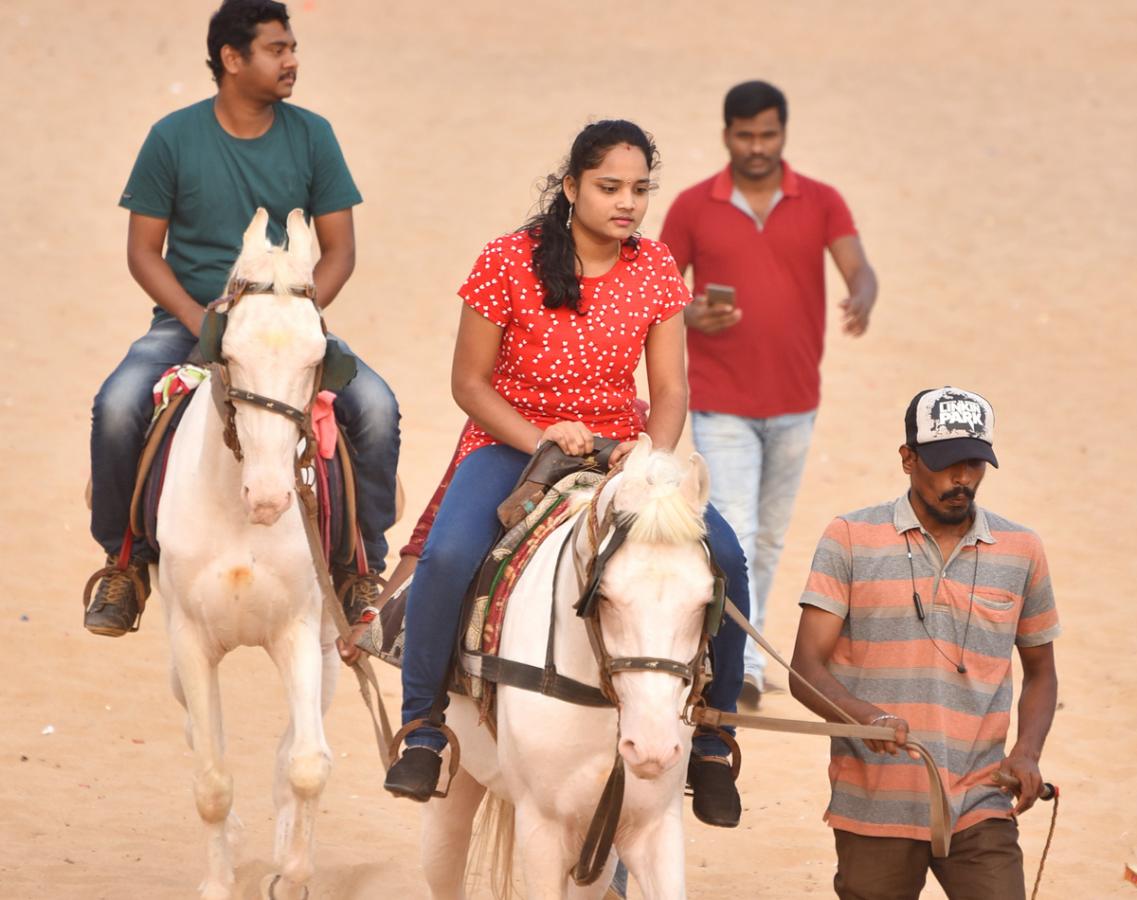 Public Enjoy In Rk Beach At Visakhapatnam - Sakshi6