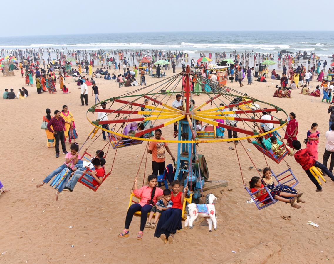 Public Enjoy In Rk Beach At Visakhapatnam - Sakshi10