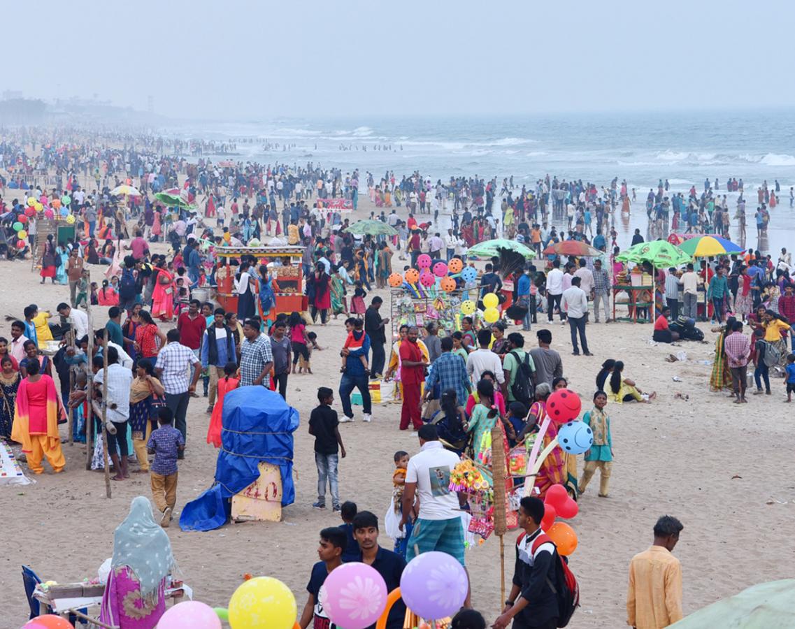 Public Enjoy In Rk Beach At Visakhapatnam - Sakshi11