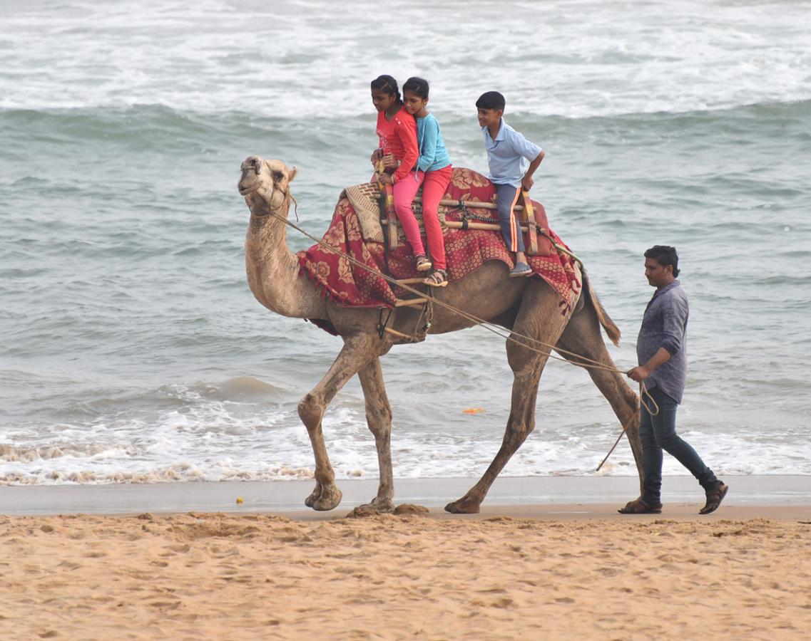 Public Enjoy In Rk Beach At Visakhapatnam - Sakshi15