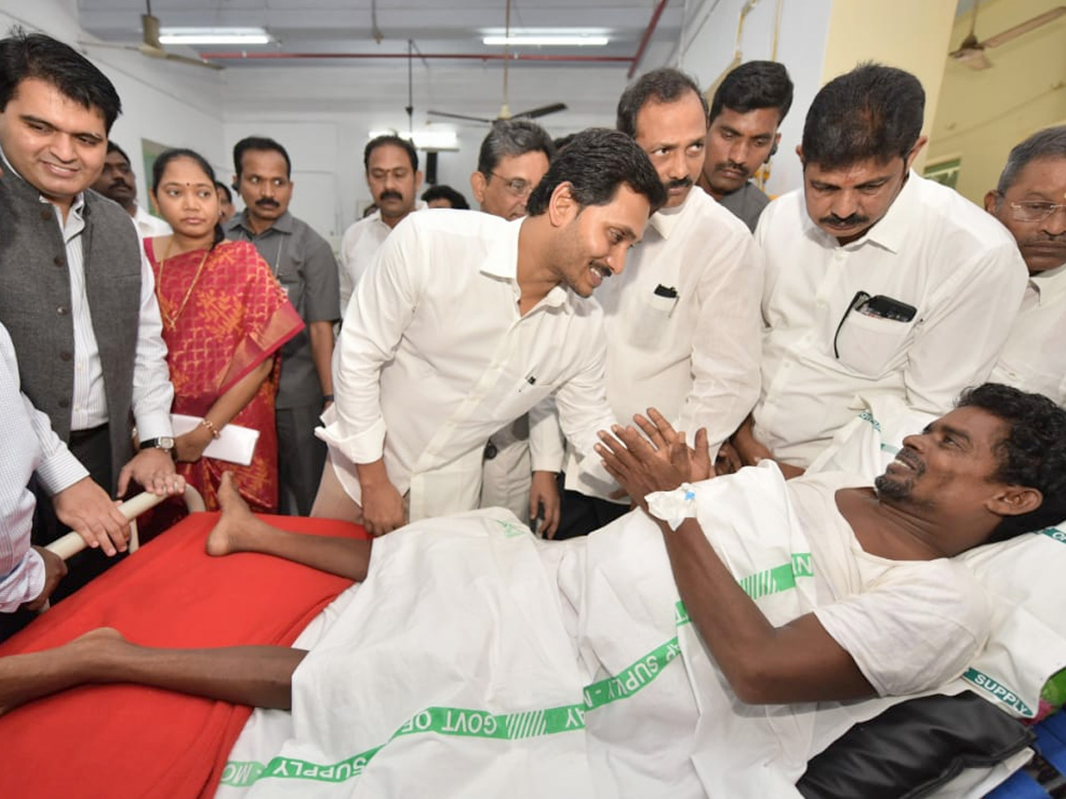 YS Jagan to Start Arogya Asara at Guntur Govt Hospital PHoto Gallery - Sakshi10