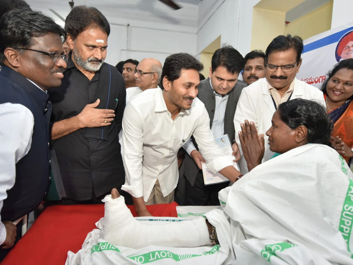 YS Jagan to Start Arogya Asara at Guntur Govt Hospital PHoto Gallery - Sakshi12