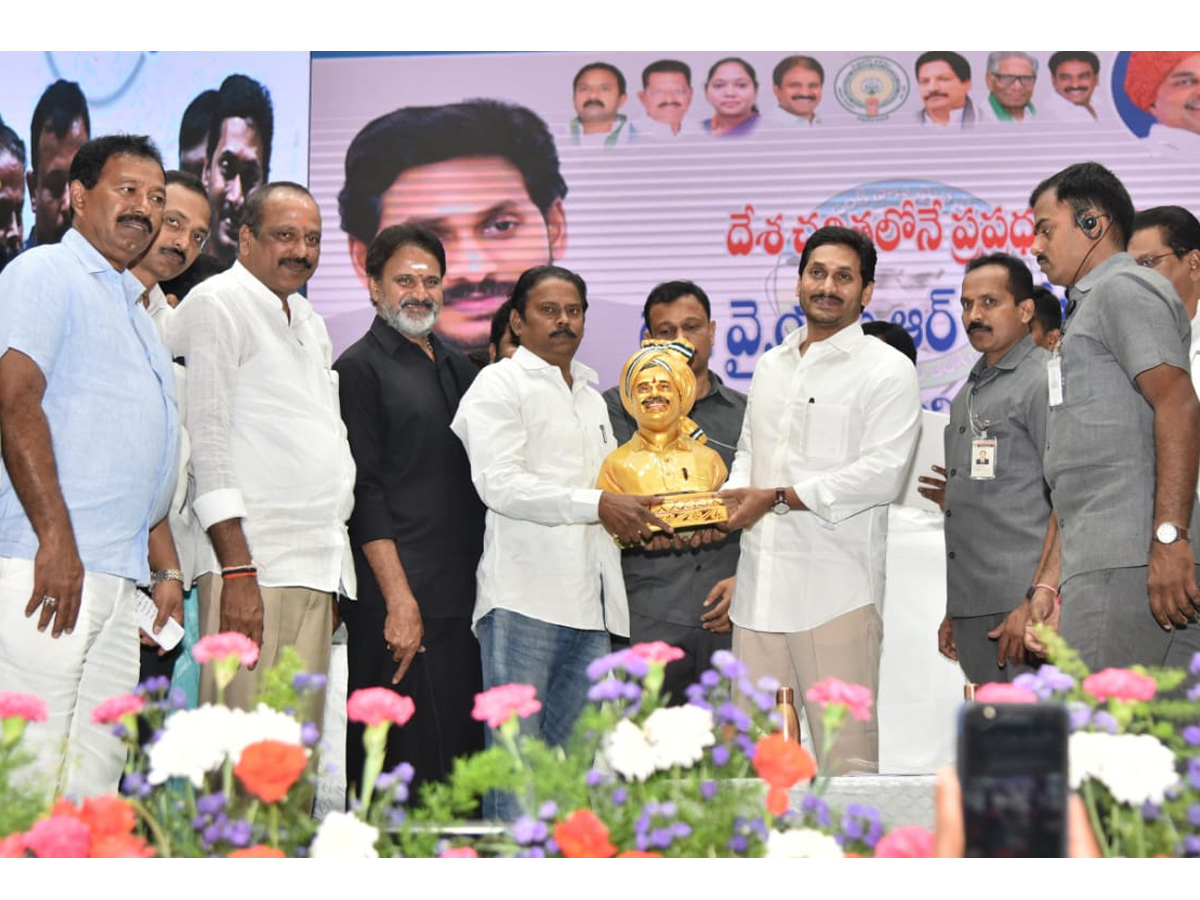 YS Jagan to Start Arogya Asara at Guntur Govt Hospital PHoto Gallery - Sakshi16