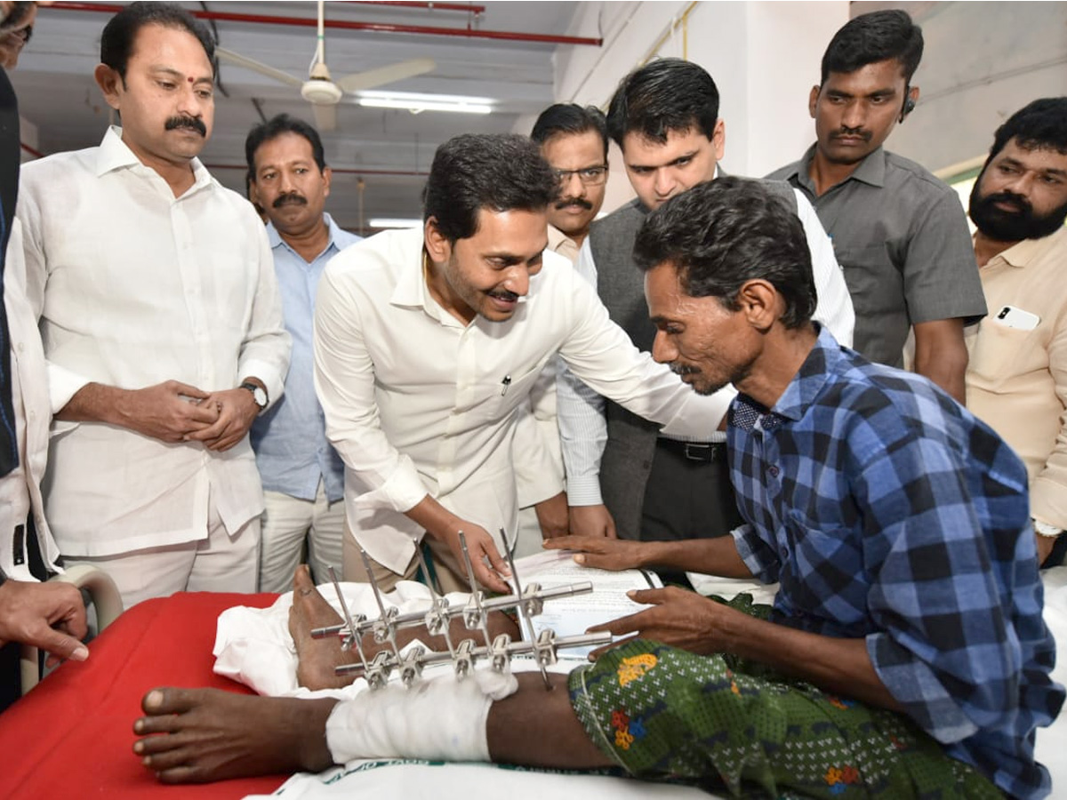 YS Jagan to Start Arogya Asara at Guntur Govt Hospital PHoto Gallery - Sakshi3