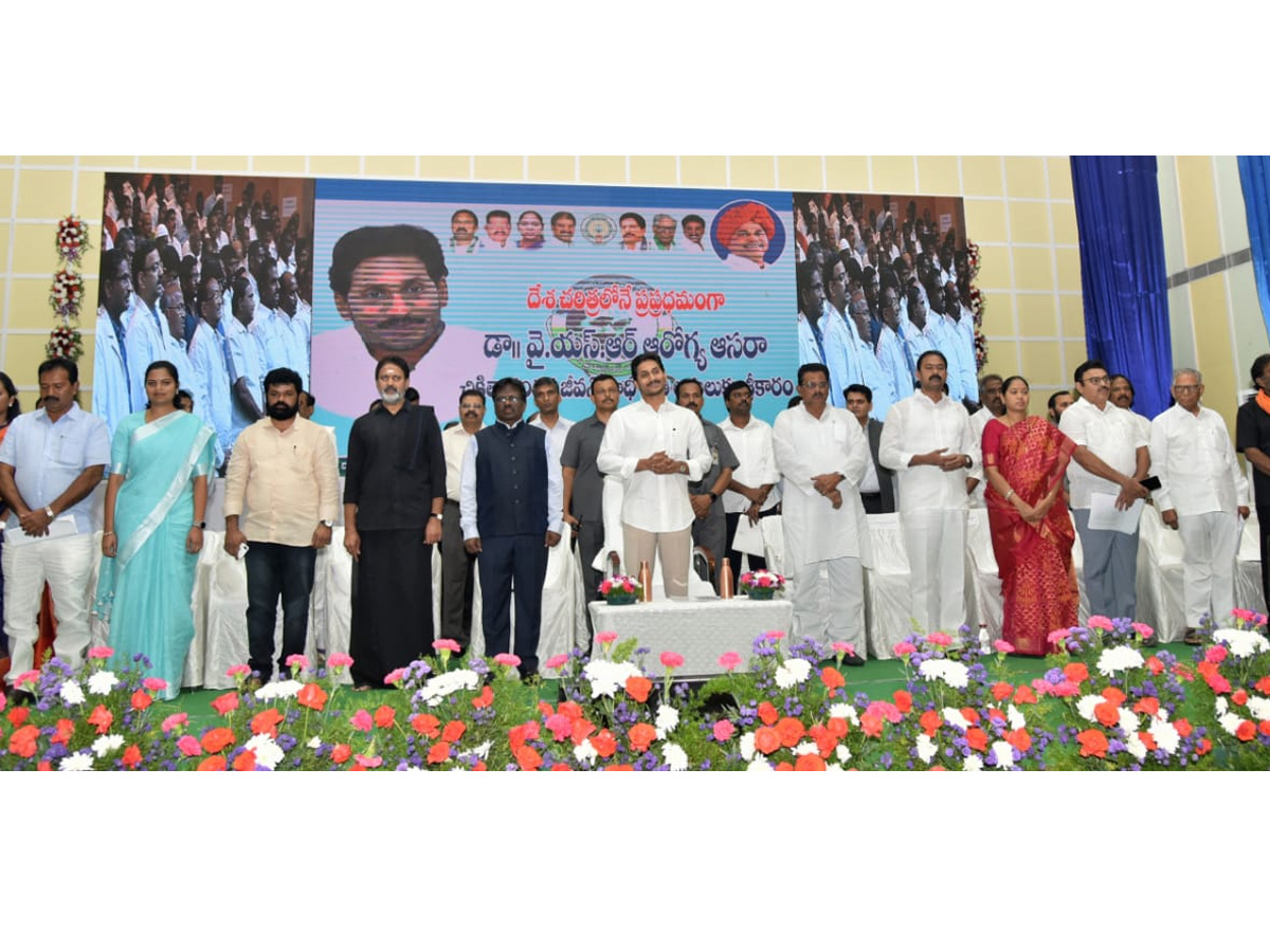 YS Jagan to Start Arogya Asara at Guntur Govt Hospital PHoto Gallery - Sakshi20