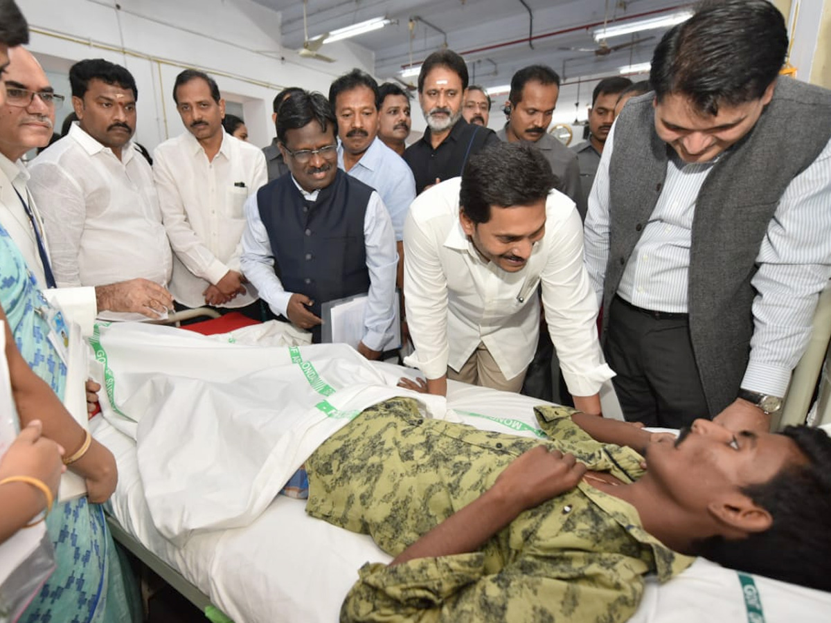 YS Jagan to Start Arogya Asara at Guntur Govt Hospital PHoto Gallery - Sakshi4