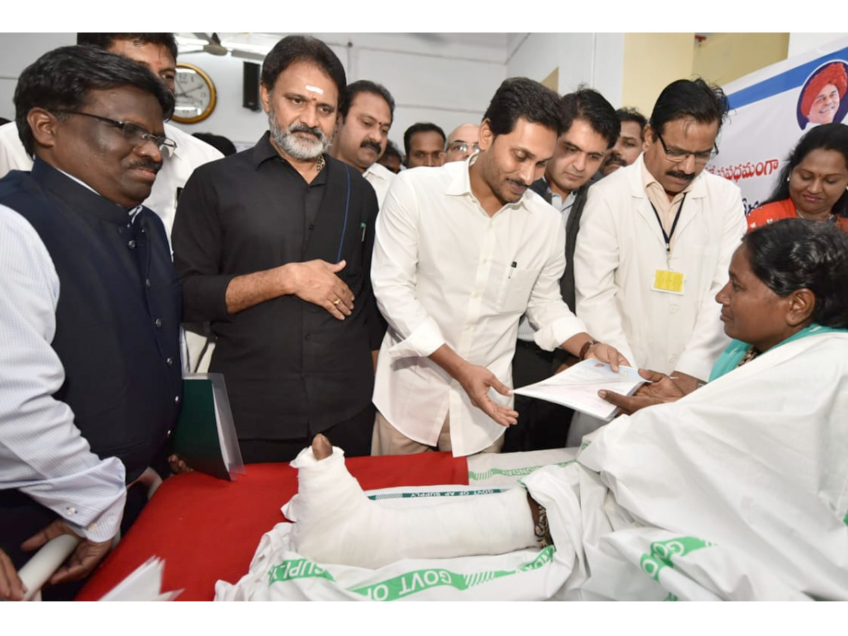 YS Jagan to Start Arogya Asara at Guntur Govt Hospital PHoto Gallery - Sakshi7