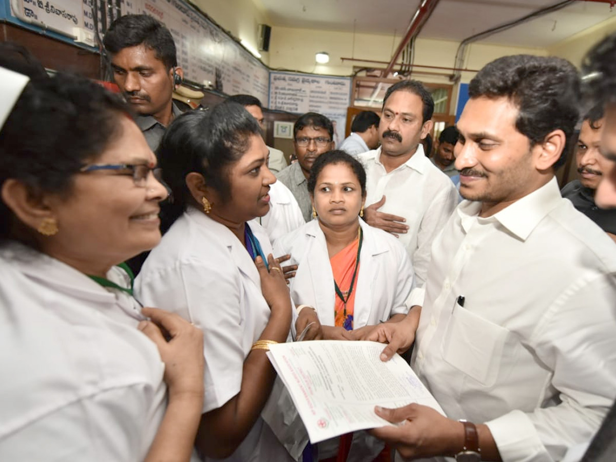 YS Jagan to Start Arogya Asara at Guntur Govt Hospital PHoto Gallery - Sakshi9