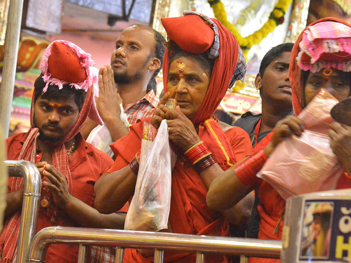 Bhavani Deeksha Maladharana begins in Vijayawada Photo Gallery - Sakshi17