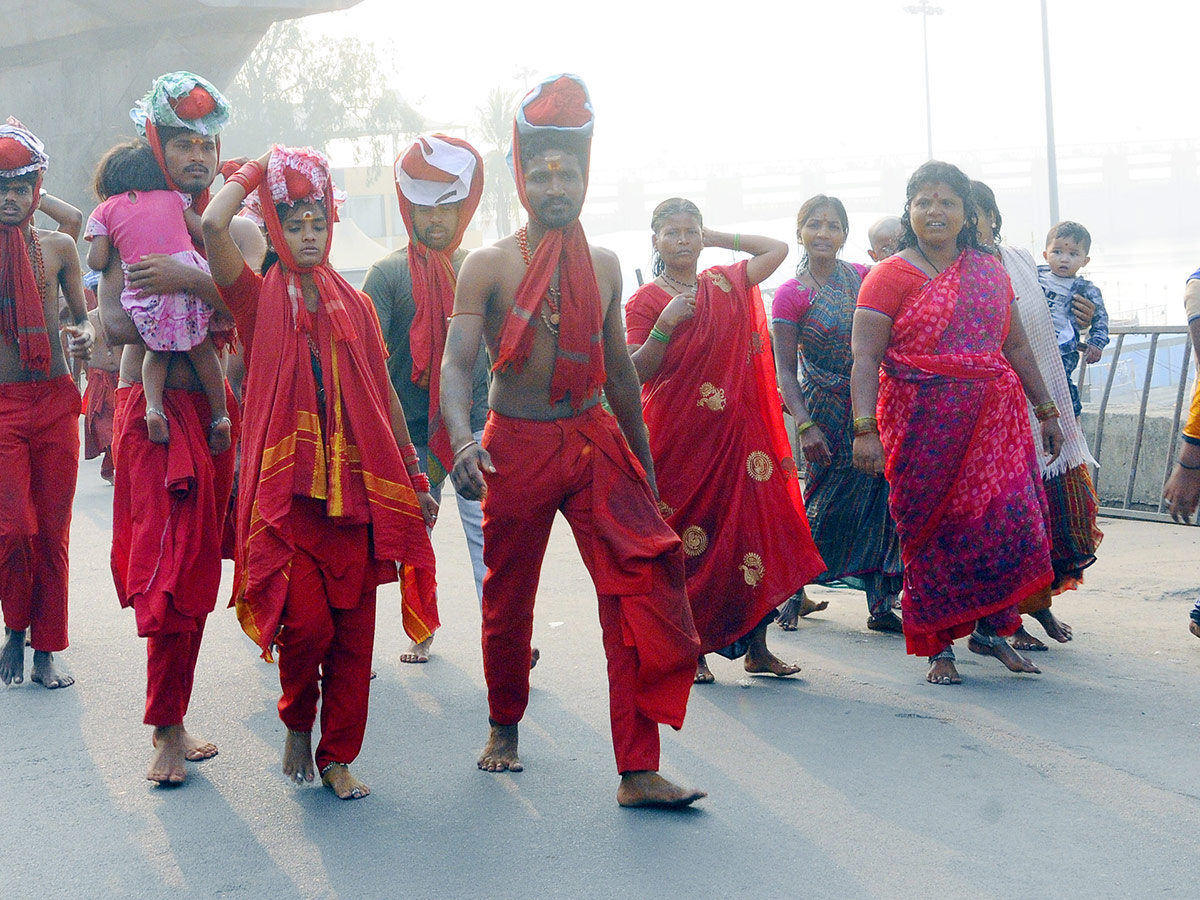 Bhavani Deeksha Maladharana begins in Vijayawada Photo Gallery - Sakshi19