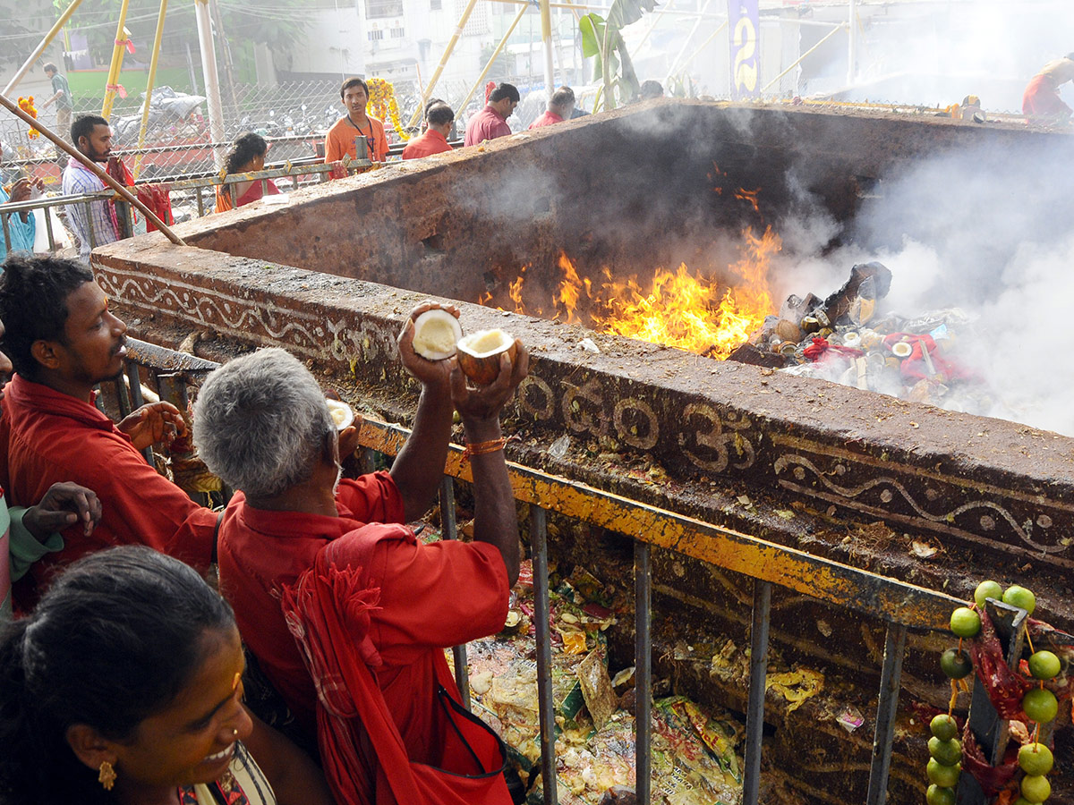 Bhavani Deeksha Maladharana begins in Vijayawada Photo Gallery - Sakshi20