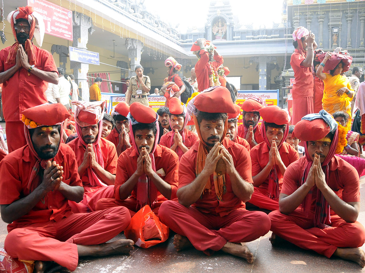 Bhavani Deeksha Maladharana begins in Vijayawada Photo Gallery - Sakshi23