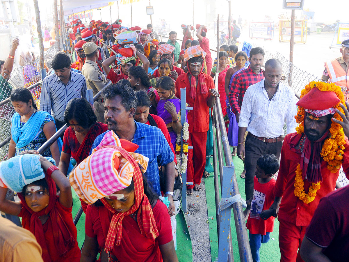 Bhavani Deeksha Maladharana begins in Vijayawada Photo Gallery - Sakshi31