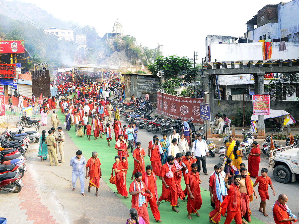 Bhavani Deeksha Maladharana begins in Vijayawada Photo Gallery - Sakshi32