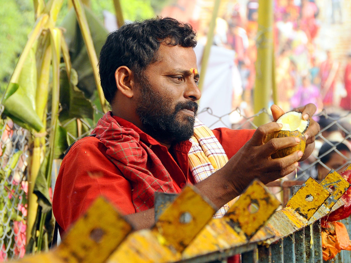 Bhavani Deeksha Maladharana begins in Vijayawada Photo Gallery - Sakshi33