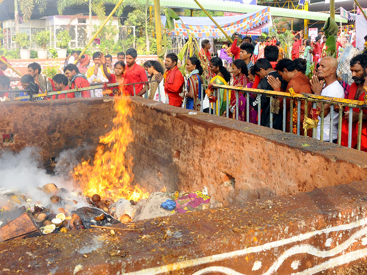 Bhavani Deeksha Maladharana begins in Vijayawada Photo Gallery - Sakshi36