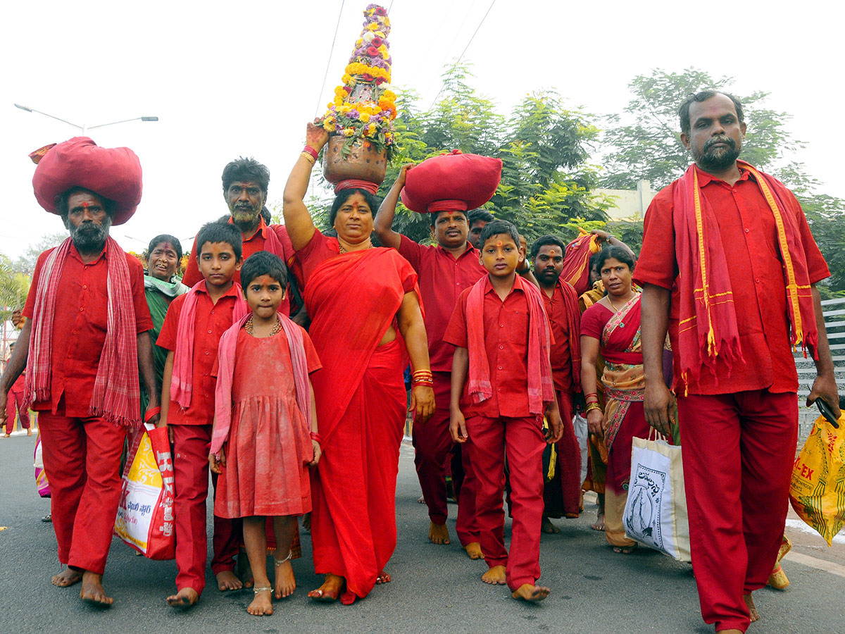 Bhavani Deeksha Maladharana begins in Vijayawada Photo Gallery - Sakshi38