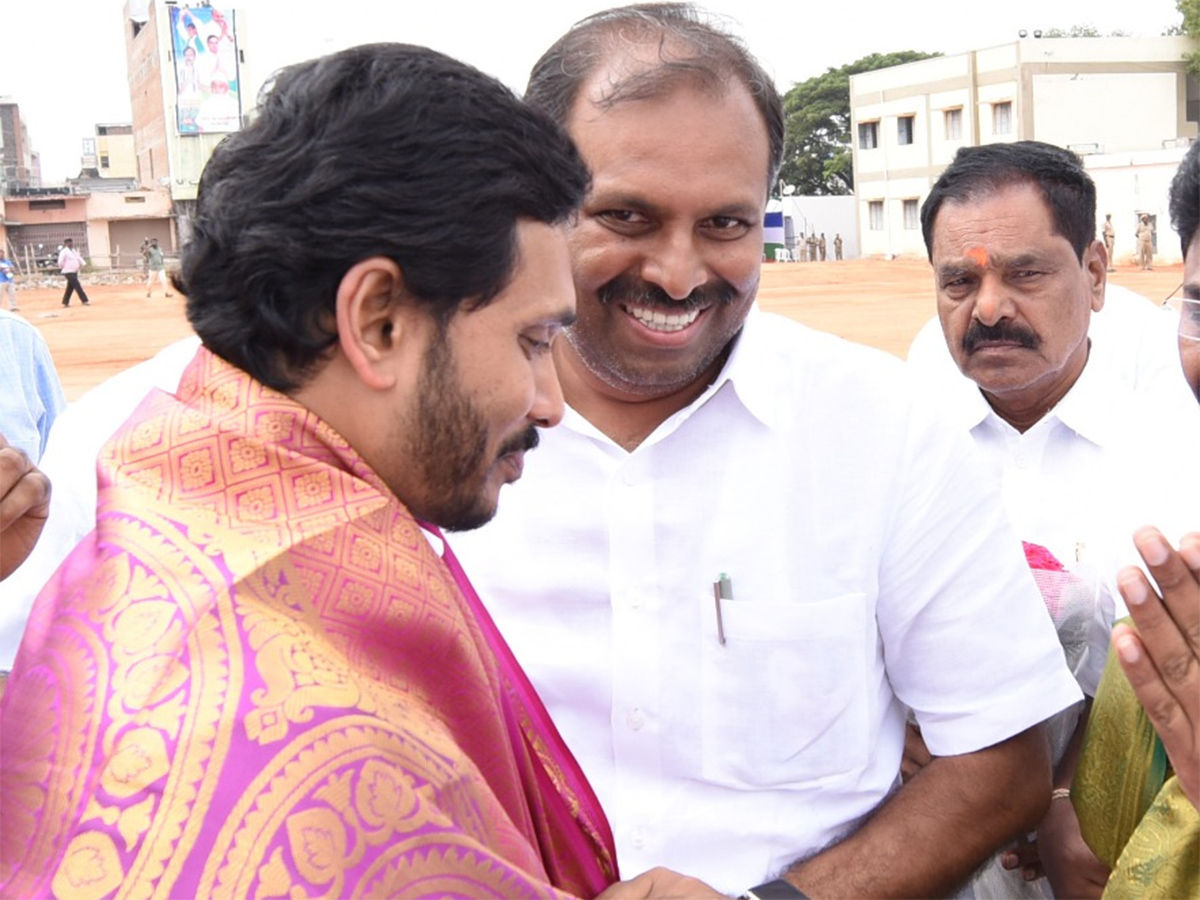 AP CM YS jagan Speech Rayachoti Public Meeting Photo Gallery - Sakshi13