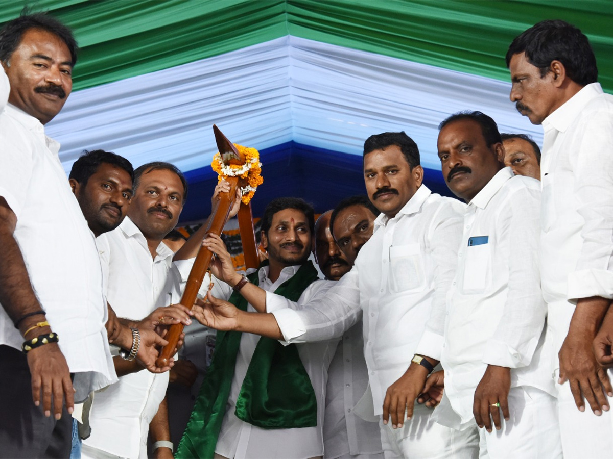 AP CM YS jagan Speech Rayachoti Public Meeting Photo Gallery - Sakshi18