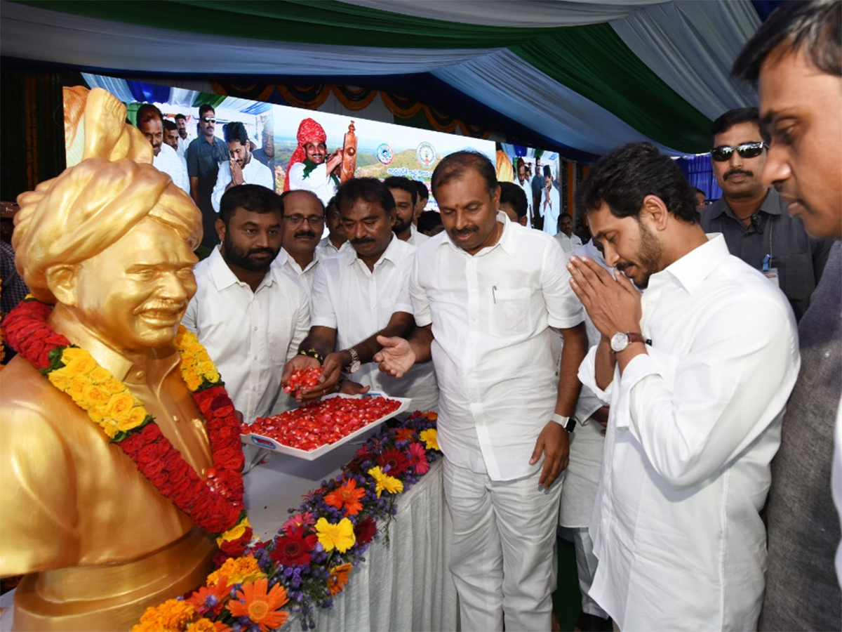 AP CM YS jagan Speech Rayachoti Public Meeting Photo Gallery - Sakshi19