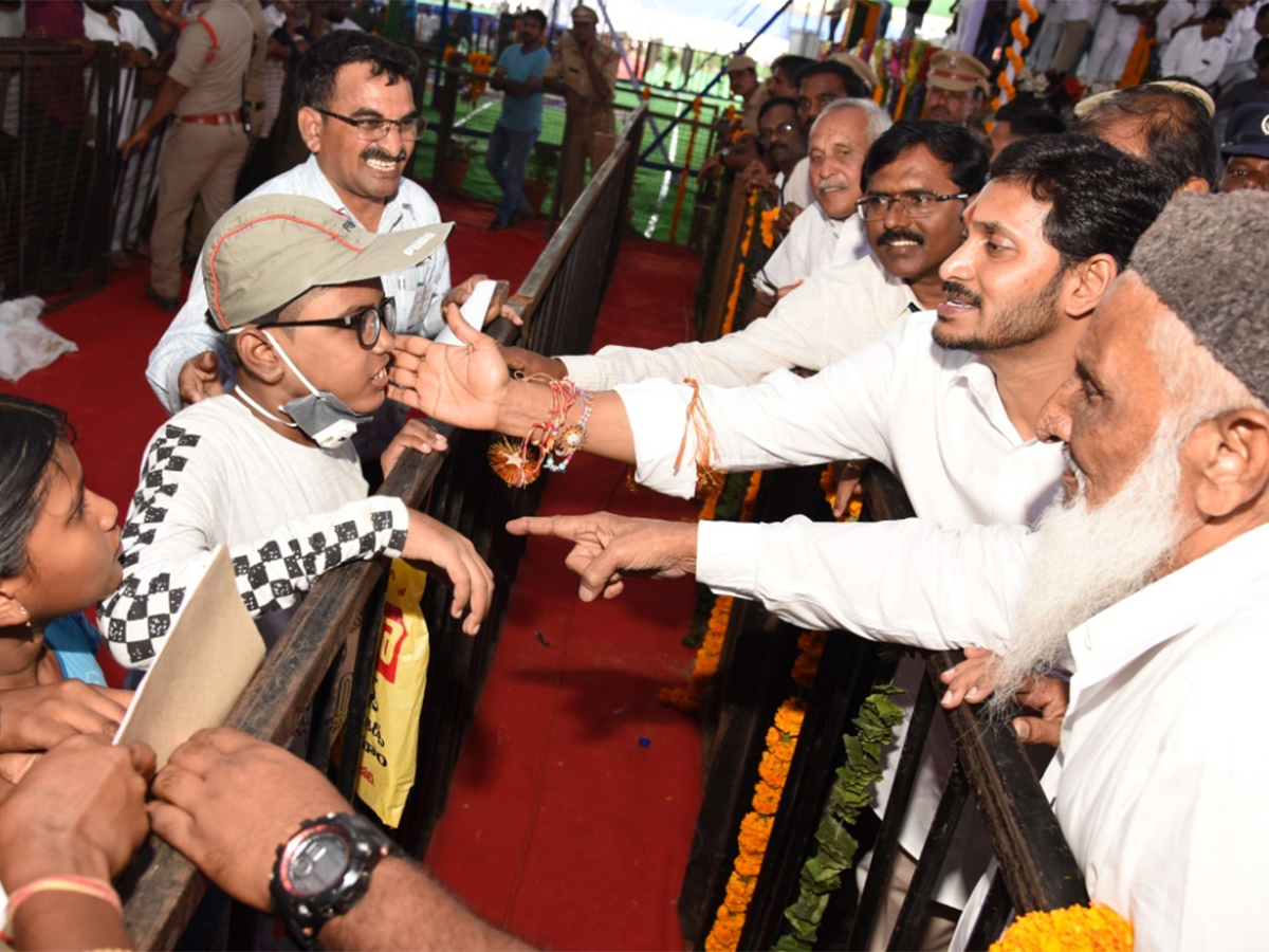 AP CM YS jagan Speech Rayachoti Public Meeting Photo Gallery - Sakshi2