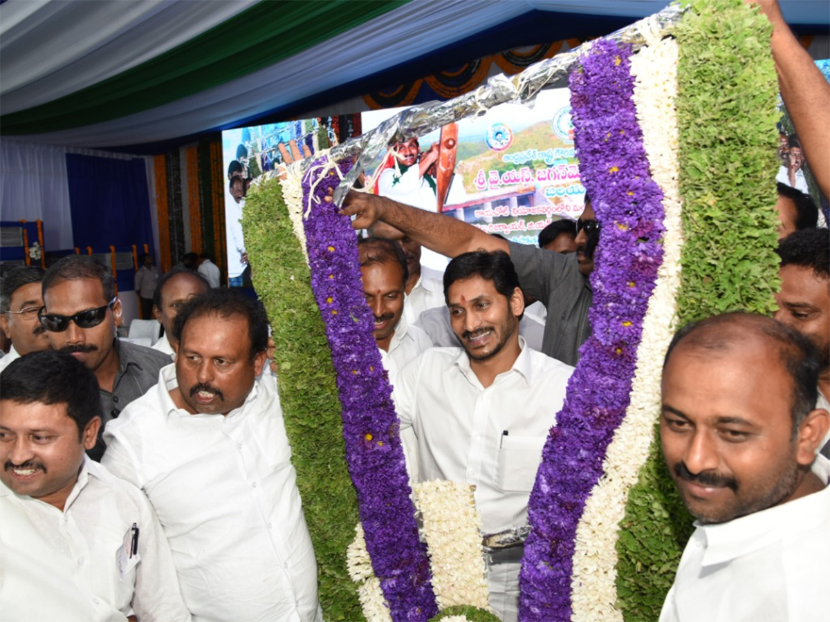 AP CM YS jagan Speech Rayachoti Public Meeting Photo Gallery - Sakshi3