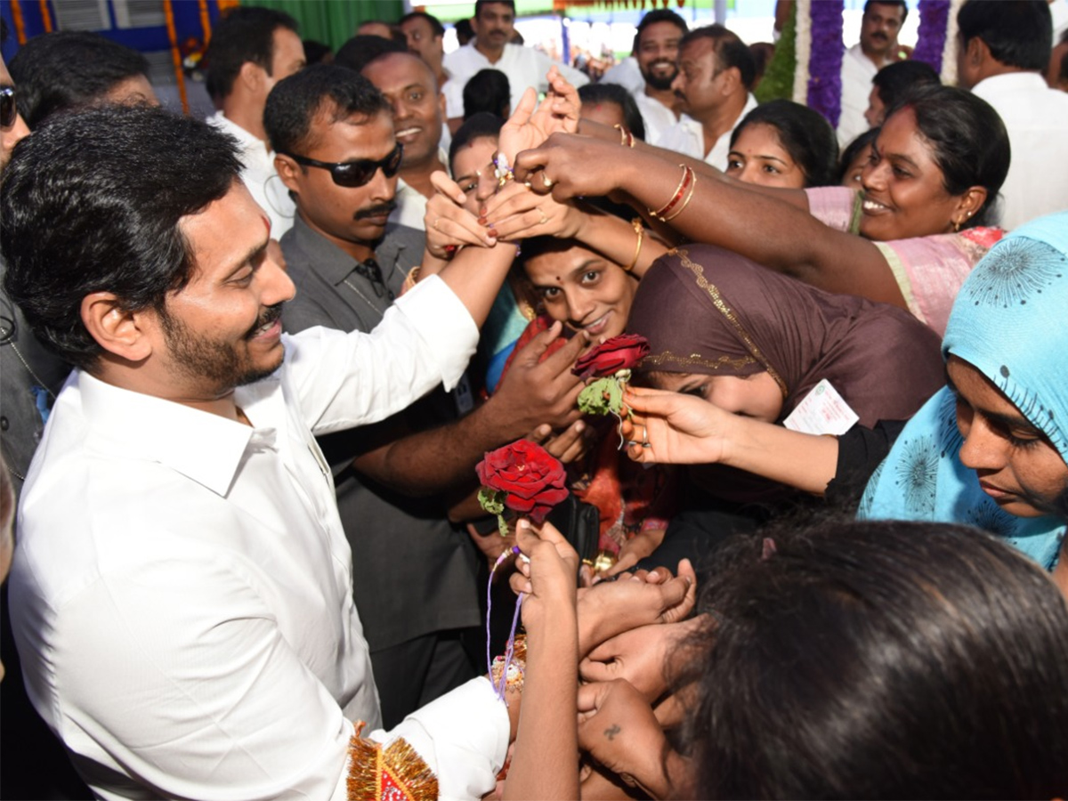 AP CM YS jagan Speech Rayachoti Public Meeting Photo Gallery - Sakshi4