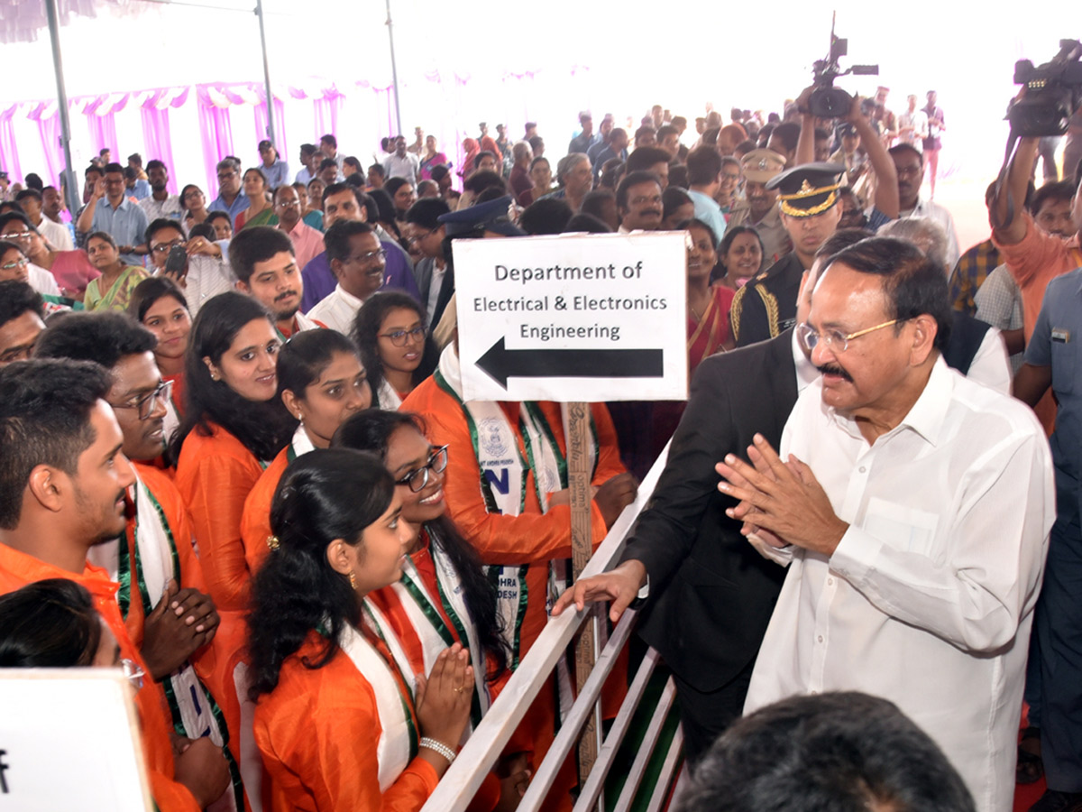 Venkaiah Naidu Participates Nit Convocation West Godavari Photo Gallery - Sakshi11