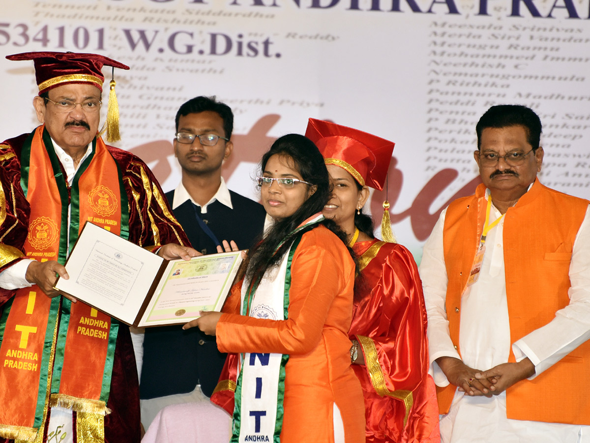 Venkaiah Naidu Participates Nit Convocation West Godavari Photo Gallery - Sakshi2