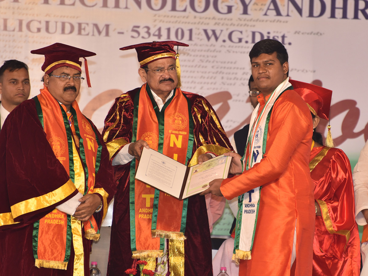 Venkaiah Naidu Participates Nit Convocation West Godavari Photo Gallery - Sakshi20