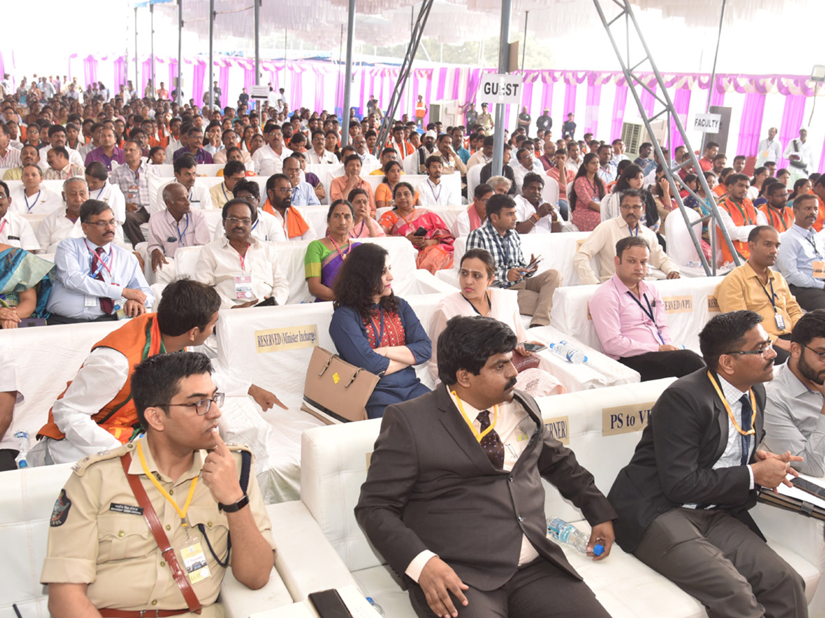 Venkaiah Naidu Participates Nit Convocation West Godavari Photo Gallery - Sakshi24