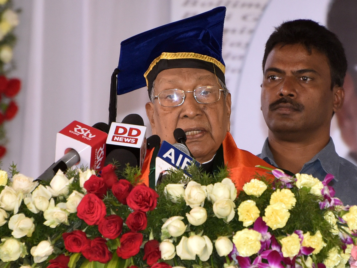 Venkaiah Naidu Participates Nit Convocation West Godavari Photo Gallery - Sakshi4