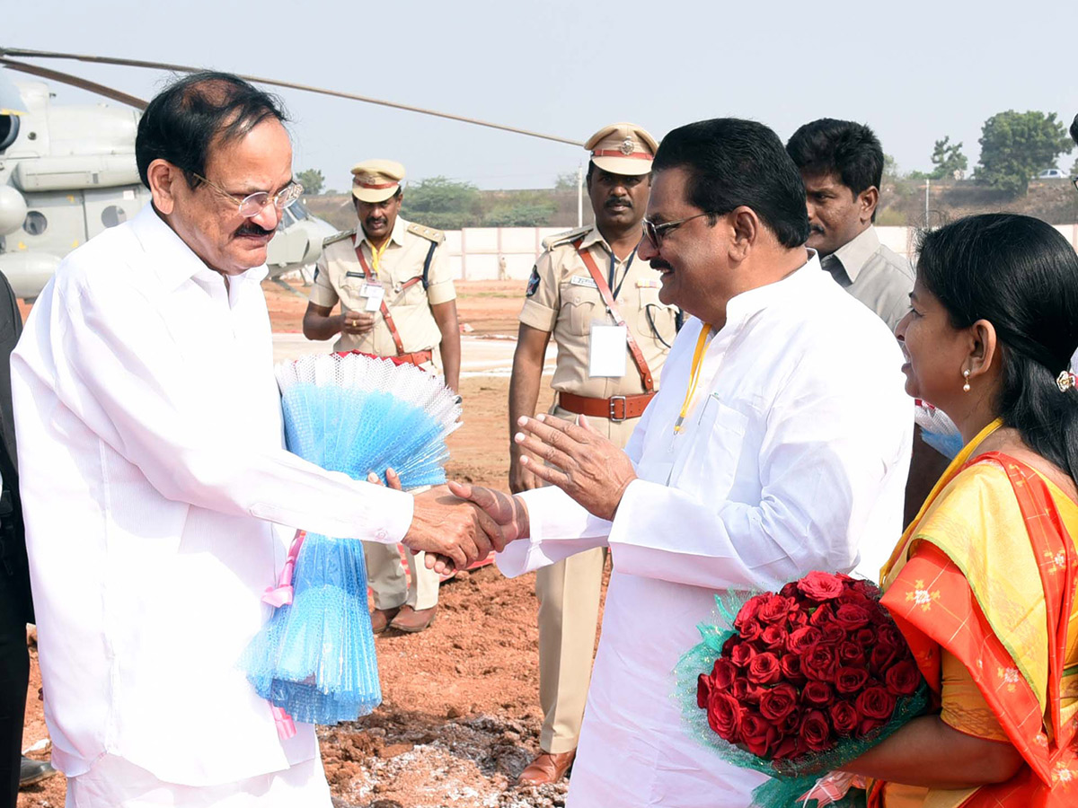 Venkaiah Naidu Participates Nit Convocation West Godavari Photo Gallery - Sakshi7