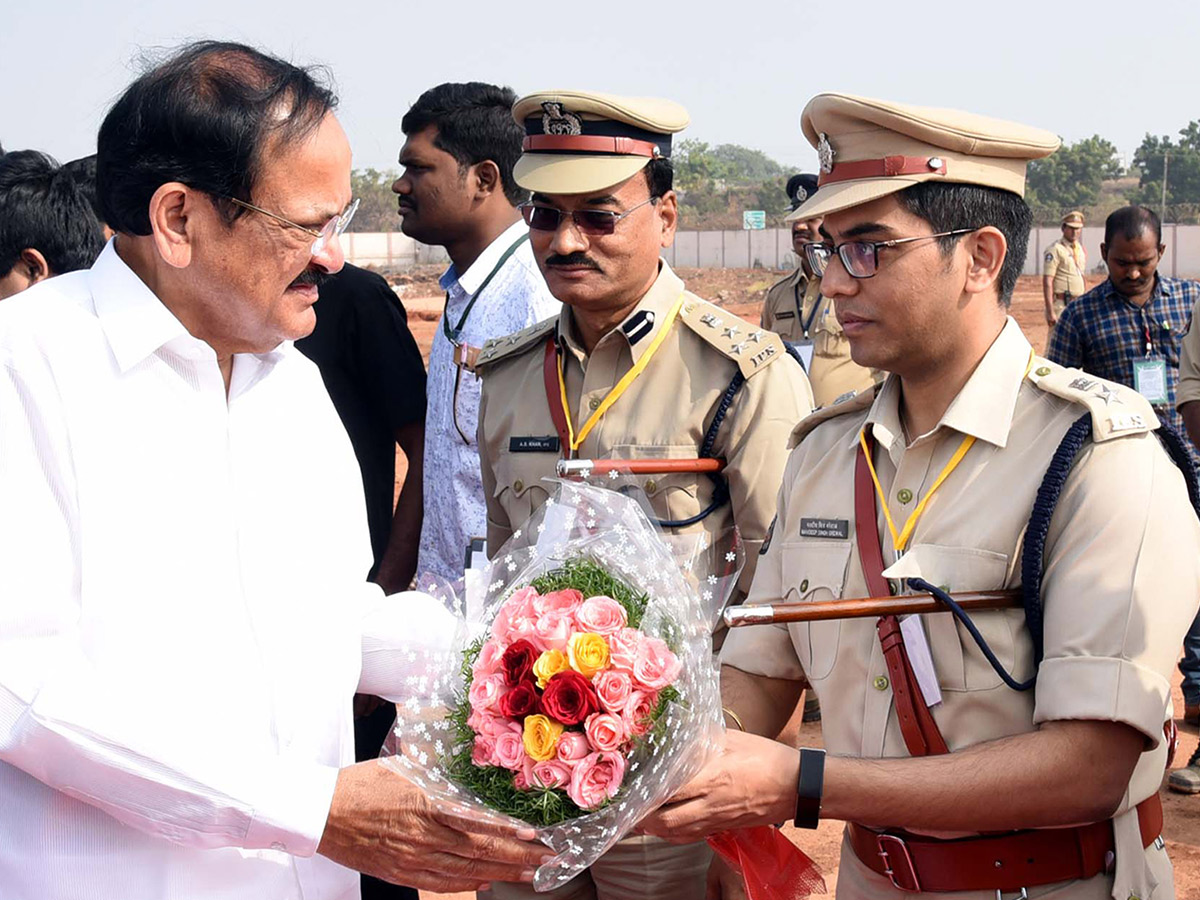 Venkaiah Naidu Participates Nit Convocation West Godavari Photo Gallery - Sakshi9