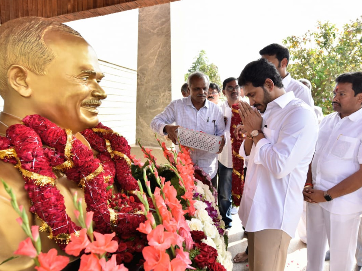 Ys Jagan Pays Tribute YSR Idupulapaya YSR Ghat Photo Gallery - Sakshi1